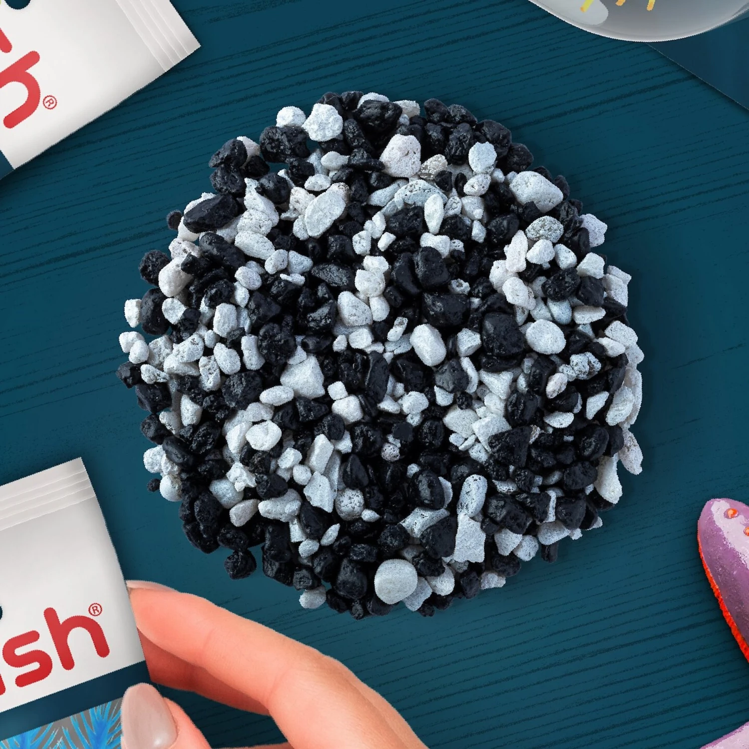 GloFish Aquarium Fish Gravel, Black & White, 5-lb 5 GloFish Aquarium Fish Gravel, Black & White, 5-lb - Image 3